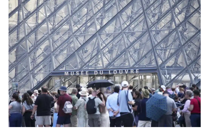 luvr-zakryt-dlya-posetiteley-iz-za-zabastovki-sotrudnikov-muzeya