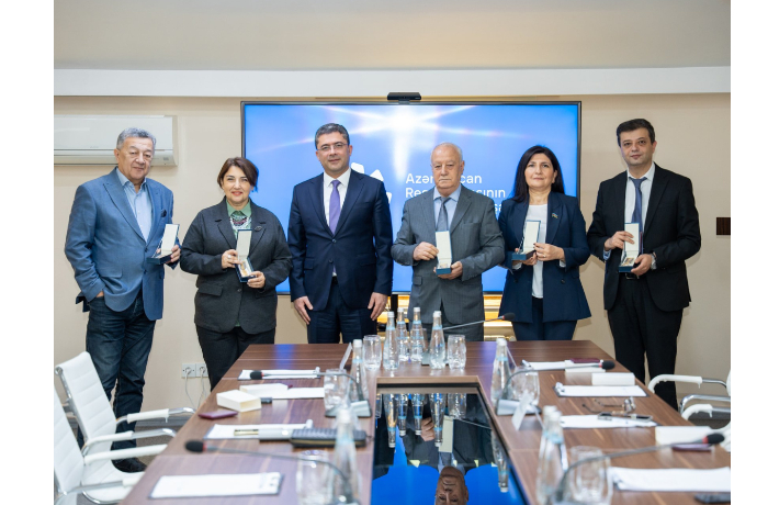 sostoyalos-zasedanie-nablyudatelnogo-soveta-agentstva-razvitiya-media-azerbaydzhana-po-itogam-goda-foto