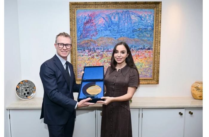 leyla-alieva-vstretilas-so-spetsialnym-predstavitelem-yevropeyskogo-regionalnogo-ofisa-voz