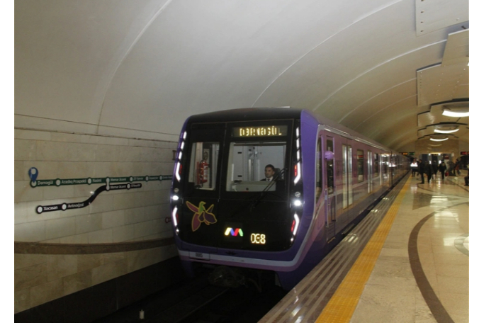 na-stantsii-metro-icherishekher-stroitsya-razvorotnaya-kamera