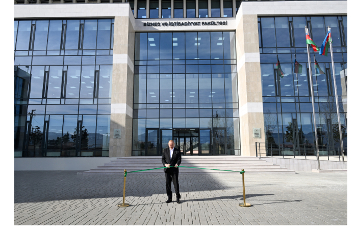 prezident-ilkham-aliev-prinyal-uchastie-v-otkrytii-zdaniya-fakulteta-biznesa-i-ekonomiki-karabakhskogo-universiteta