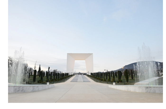 ilkham-aliev-prinyal-uchastie-v-otkrytii-parka-pobedy-v-khankendi