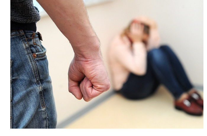 v-azerbaydzhane-zhertv-domashnego-nasiliya-osvobodyat-ot-gosposhliny-za-okhrannyy-order