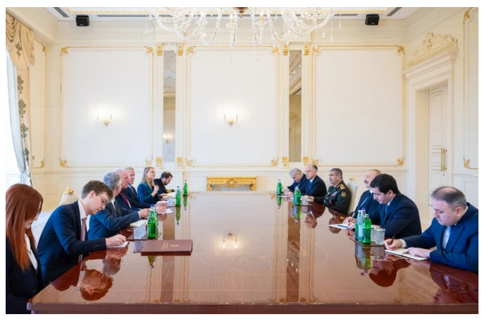 ilkham-aliev-prinyal-gosudarstvennogo-ministra-po-voprosam-oborony-soedinennogo-korolevstva