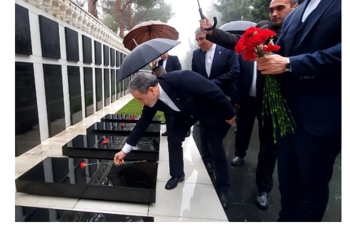 ministr-inostrannykh-del-irana-v-baku-pochtil-pamyat-shekhidov