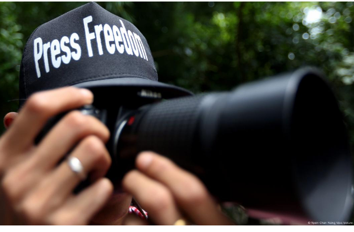 pravitelstva-stran-yes-vse-chashche-narushayut-svobodu-pressy