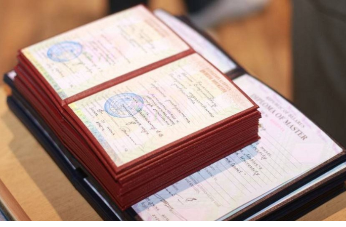 v-aprele-82-vypusknikam-inostrannykh-vuzov-otkazano-v-priznanii-diplomov