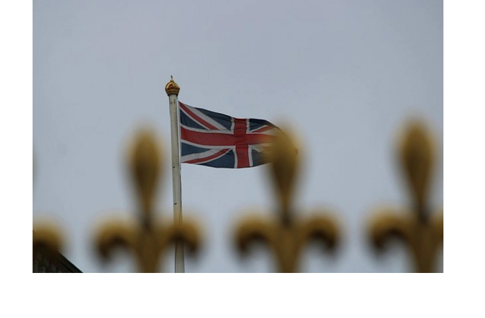 v-britanii-potratyat-bolee-milliarda-funtov-sterlingov-na-ii-i-khakerov