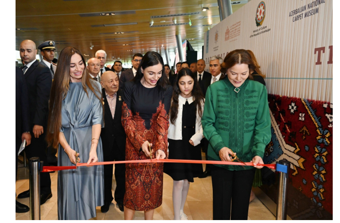 v-azerbaydzhanskom-natsionalnom-muzee-kovra-otkrylas-immersivnaya-vystavka-iskusstvo-kovra-rabata