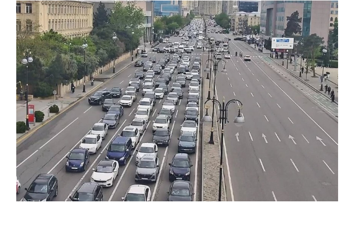 v-baku-na-ryade-ulits-i-prospektov-nablyudayutsya-probki