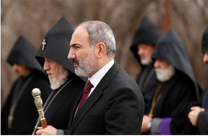pashinyan-obvinyaet-tserkov