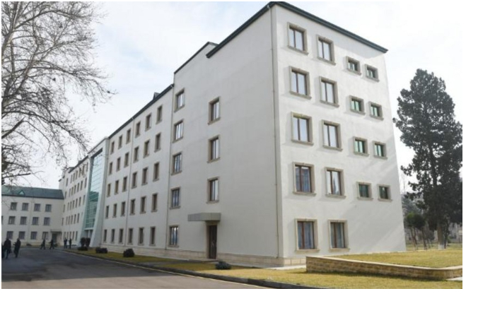 v-gyandzhe-proizoshlo-vozgoranie-kislorodnogo-ballona-v-bolnitse-patsientov-evakuiruyut