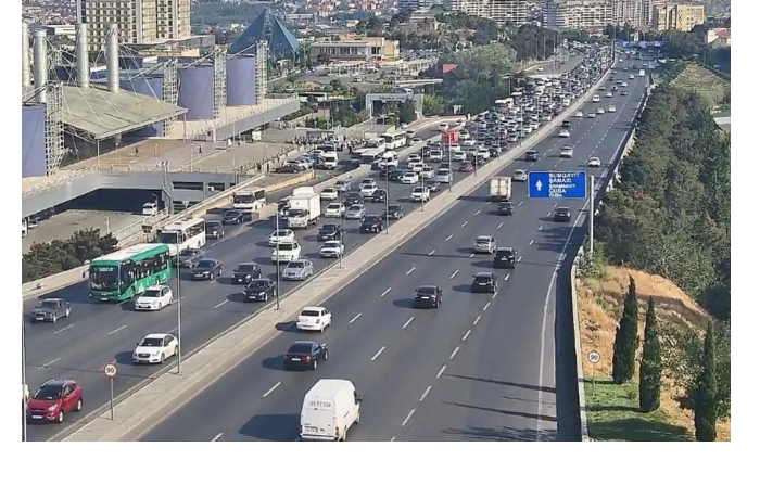 v-baku-nablyudayutsya-probki-v-shesti-napravleniyakh