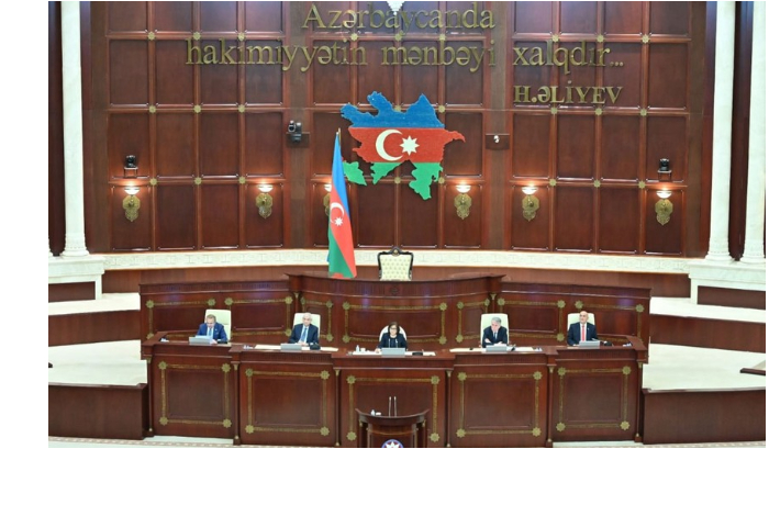 nachalos-plenarnoe-zasedanie-vneocherednoy-sessii-milli-medzhlisa