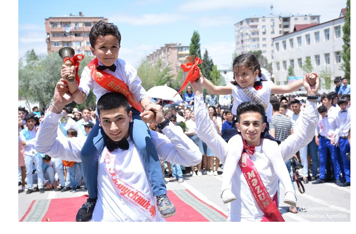 v-etom-godu-v-azerbaydzhane-116-222-uchenika-okonchat-11-y-klass