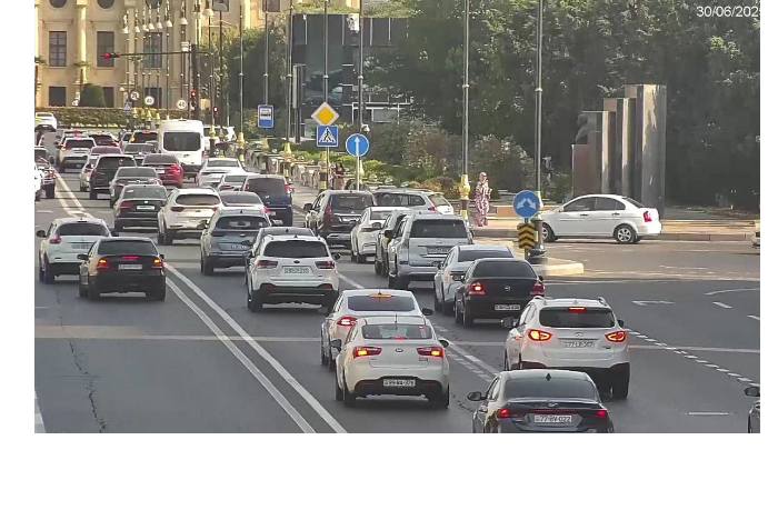 na-kakikh-ulitsakh-baku-30-iyunya-nablyudayutsya-transportnye-zatory
