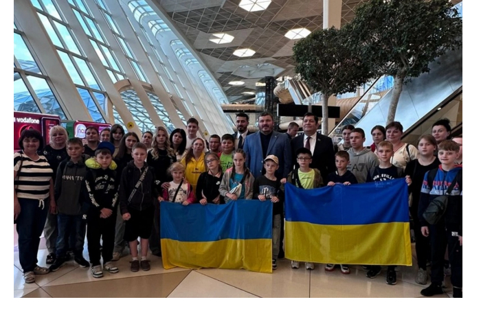 v-azerbaydzhan-pribyla-novaya-gruppa-detey-iz-ukrainy-dlya-prokhozhdeniya-reabilitatsii