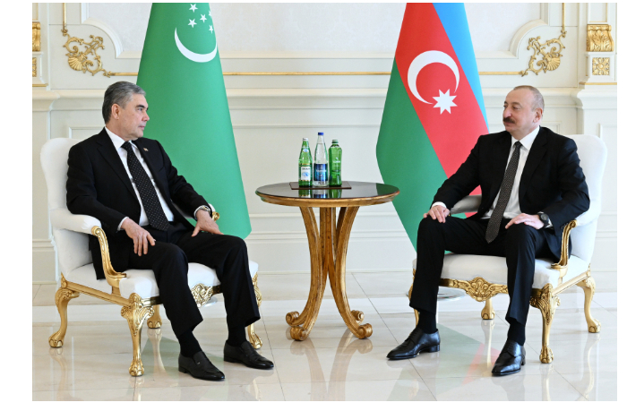costoyalas-vstrecha-odin-na-odin-mezhdu-prezidentom-ilkhamom-alievym-i-predsedatelem-khalk-maslakhaty-turkmenistana-foto