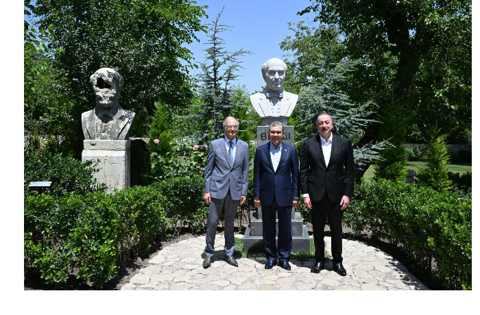 prezident-ilkham-aliev-i-predsedatel-khalk-maslakhaty-turkmenistana-posetili-dom-muzey-byulbyulya-v-shushe-foto
