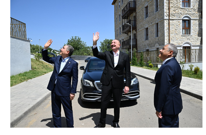 zhiteli-goroda-shusha-teplo-privetstvovali-prezidenta-ilkhama-alieva-i-gurbanguly-berdymukhamedova-foto