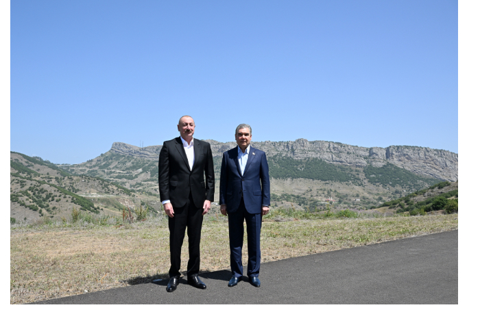 ilkham-aliev-i-gurbanguly-berdymukhamedov-sfotografirovalis-na-fone-sela-dashalty