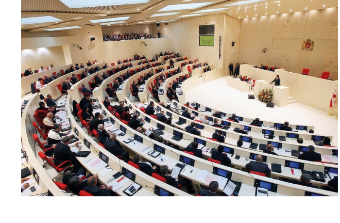 parlament-gruzii-dosrochno-prekratil-polnomochiya-deputatov-partii-eks-premera
