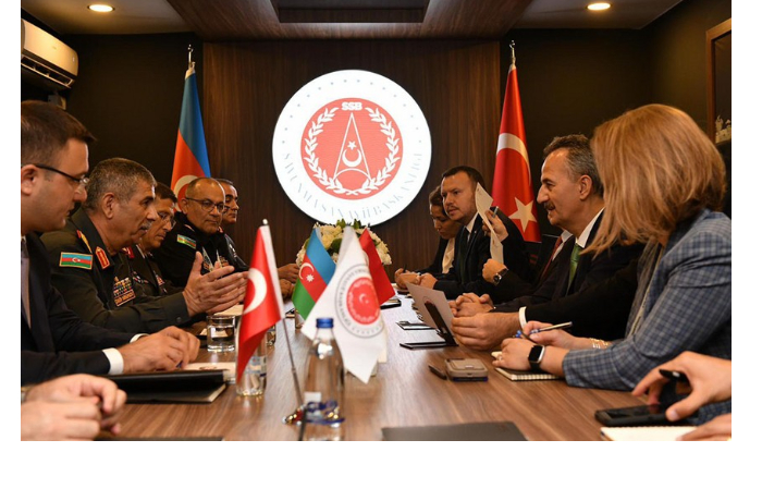 ministr-oborony-azerbaydzhana-provel-vstrechu-v-ramkakh-vizita-v-turtsiyu