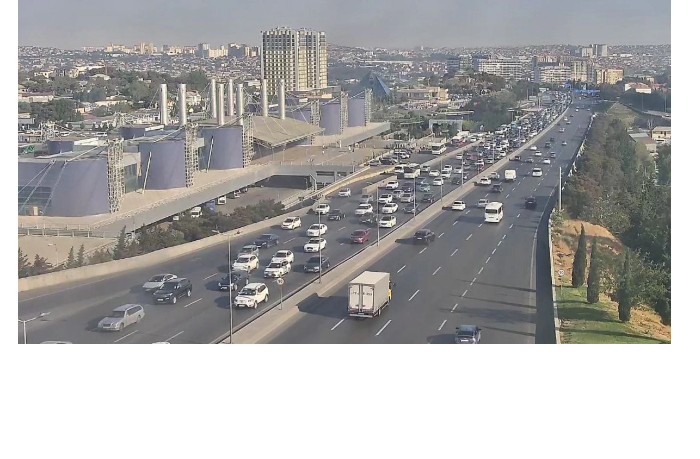 na-kakikh-ulitsakh-baku-28-iyulya-nablyudayutsya-transportnye-zatory