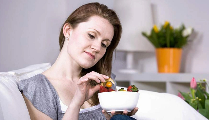 gastroenterolog-ukazal-na-opasnost-chrezmernogo-upotrebleniya-fruktov-i-yagod