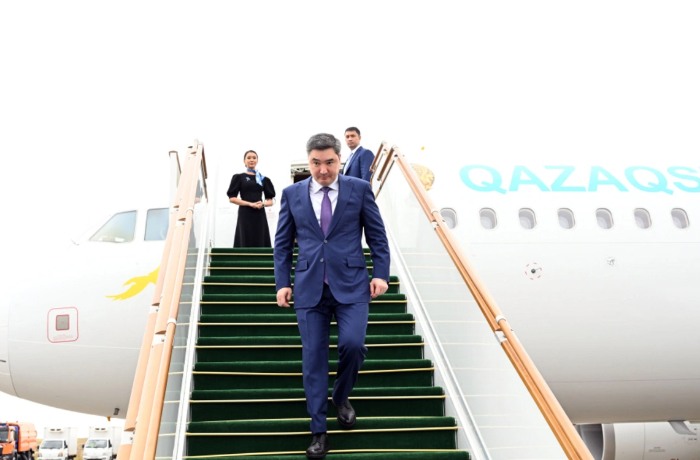 premer-ministr-kazakhstana-pribyl-v-azerbaydzhan-dlya-uchastiya-v-17-m-sammite-oes