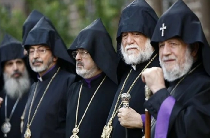 armyanskaya-tserkov-podozrevaetsya-v-taynykh-svyazyakh-s-rossiey