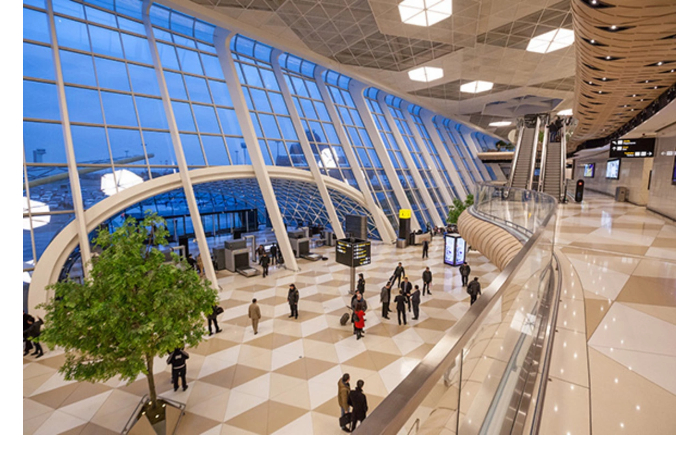 v-bakinskom-aeroportu-proizoshel-smertelnyy-sluchay
