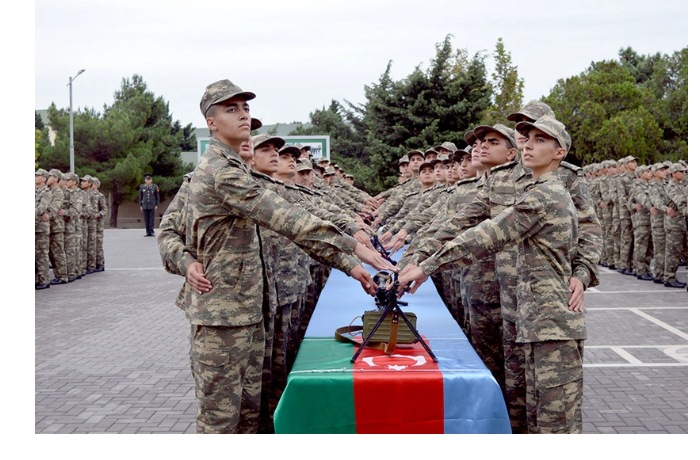 prezident-azerbaydzhana-podpisal-rasporyazhenie-o-prizyve-na-srochnuyu-voennuyu-sluzhbu