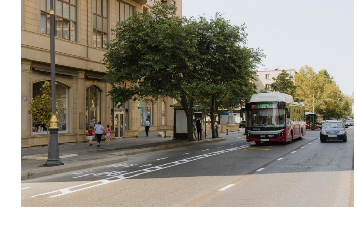 na-prospekte-guseyna-dzhavida-v-baku-rasshirena-polosa-mikromobilnosti