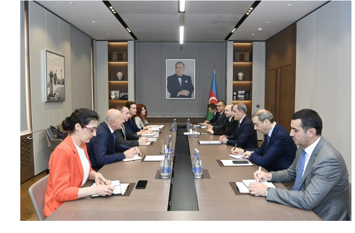 bayramov-obsudil-s-sekretarem-mid-serbii-regionalnuyu-bezopasnost-i-sotrudnichestvo