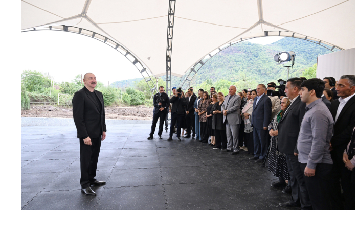 prezident-ilkham-aliev-vstretilsya-s-zhitelyami-sel-badara-dashbulag-seyidbeyli-i-shushakend-khodzhalinskogo-rayona-foto