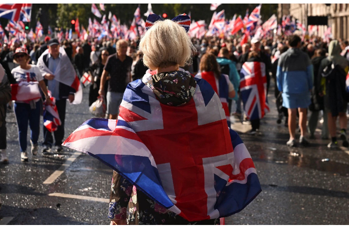 london-antiimmigrantskie-lozungi-i-stolknoveniya-s-politsiey