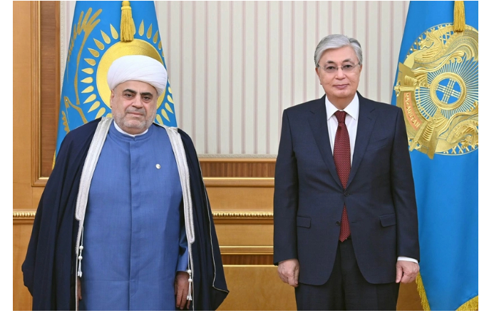 tokaev-i-pashazade-obmenyalis-mneniyami-o-sotrudnichestve-v-sfere-mezhkonfessionalnogo-dialoga