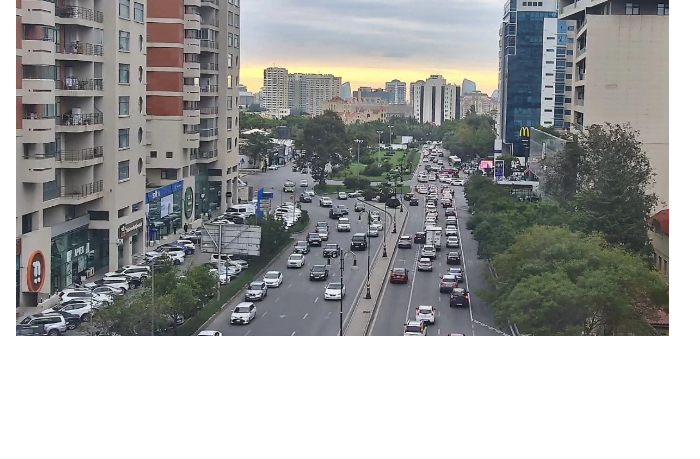 na-kakikh-ulitsakh-baku-18-sentyabrya-nablyudayutsya-transportnye-zatory