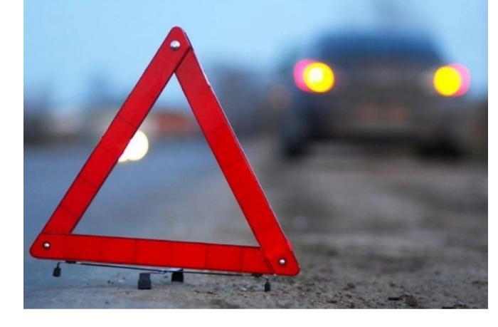 v-azerbaydzhane-avtomobil-nasmert-sbil-brata-i-sestru-po-doroge-v-shkolu