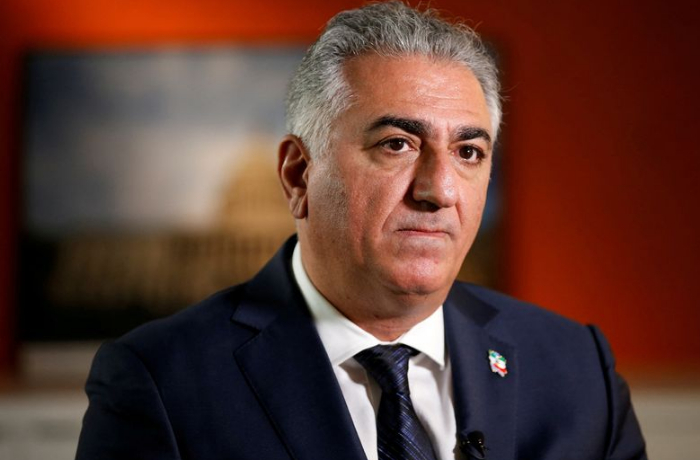 po-kakomu-pravu-pekhlevi-pretenduet-na-vlast-v-irane