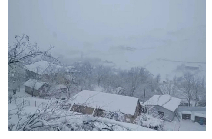 iz-za-silnogo-snegopada-zakryta-doroga-dzhalilabad-yardymly