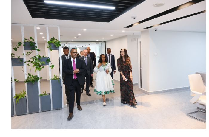vitse-prezident-fonda-geydara-alieva-leyla-alieva-posetila-v-efiopii-tsentr-gosudarstvennykh-uslug-mesob-foto
