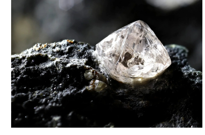 v-azerbaydzhane-vvodyat-shtrafy-za-vvoz-i-vyvoz-neobrabotannykh-almazov-bez-zaklyucheniya