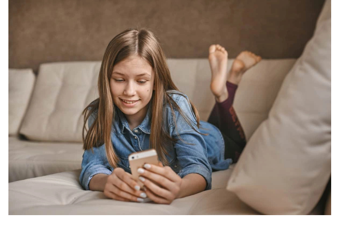 uchenye-predupredili-ob-opasnosti-rannego-priucheniya-rebenka-k-smartfonu