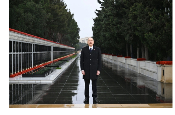 prezident-ilkham-aliev-podelilsya-kadrami-s-poseshcheniya-allei-shekhidov