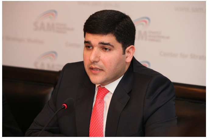 farkhad-mamedov-prezident-ssha-posredstvom-soveta-mira-opredelyayut-svoikh-partnerov-po-vsemu-miru