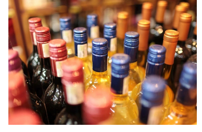 v-azerbaydzhane-za-god-izyali-iz-prodazhi-bolee-8-tys-yedinits-kontrafaktnogo-alkogolya