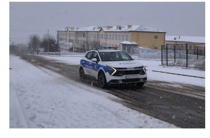 dorozhnaya-politsiya-prizyvaet-k-povyshennoy-bditelnosti-na-dorogakh-v-svyazi-s-nepogodoy