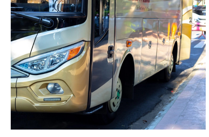 v-baku-85-poezdok-v-avtobusakh-oplachivayutsya-beznalichno